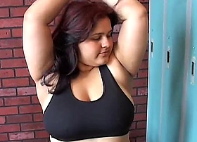 Big tits bbw beauty loves to screw her fat juicy pussy for you