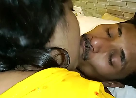 Hot beautiful Bhabhi long kissing and wet pussy fucking! Real sex